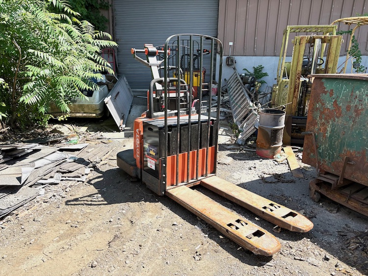 TOYOTA ELECTRIC TRUCK.