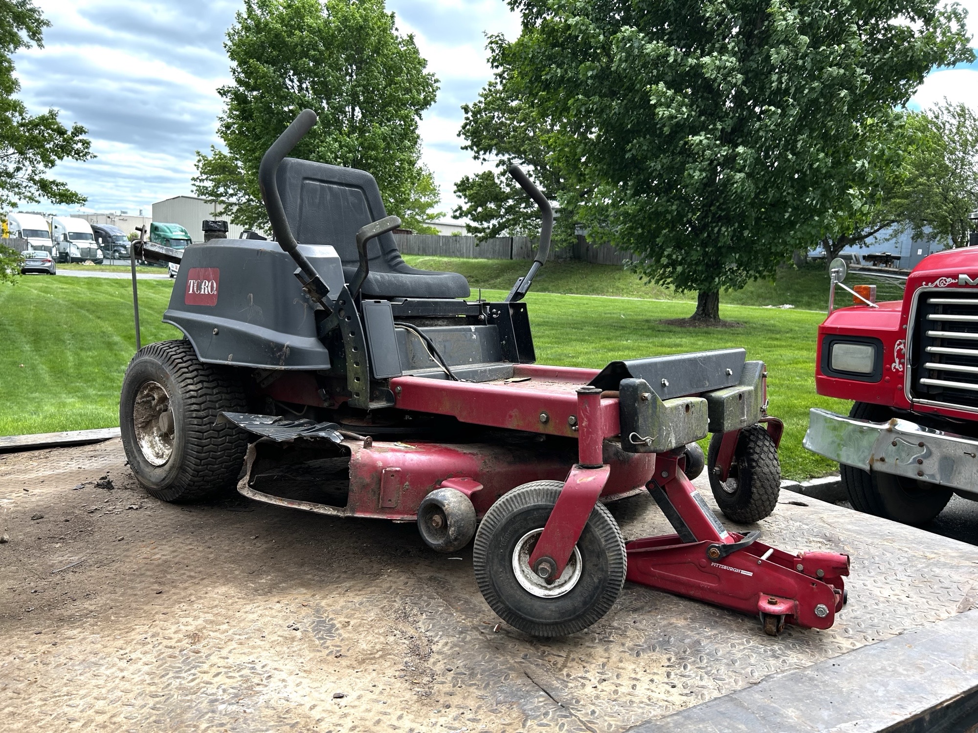 TORO ZERO TURN MOWER TORO ZERO TURN MOWER